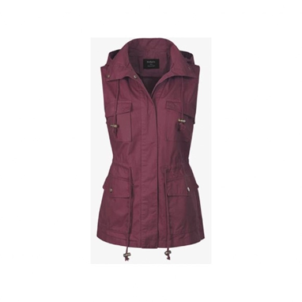 Vest/Utility vest 
size:M
Lightweight with pockets
Mix and Match easily
NWOT!!!